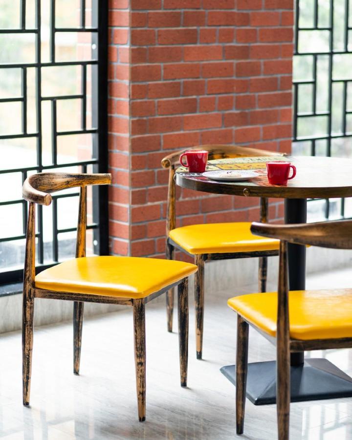 Couch & Cheese Homestel The Most Luxurious Hostel For Working Professionals & Students Pune Eksteriør bilde