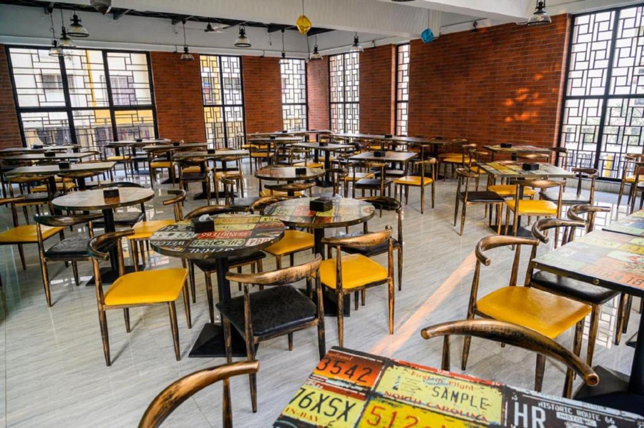 Couch & Cheese Homestel The Most Luxurious Hostel For Working Professionals & Students Pune Eksteriør bilde